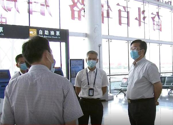 邹文辉到常德桃花源机场检查疫情防控工作