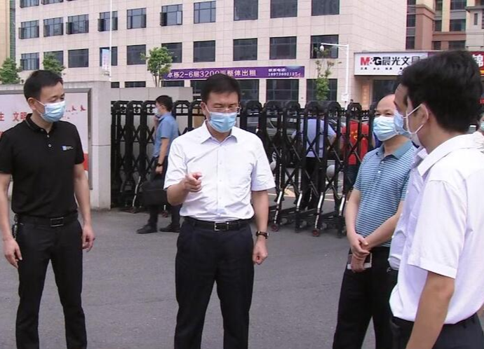 朱金平督导检查江南城区中小学校秋季开学工作