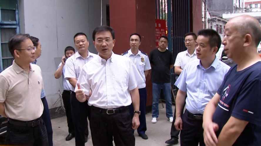 朱金平调研督导老旧小区改造和安全生产工作