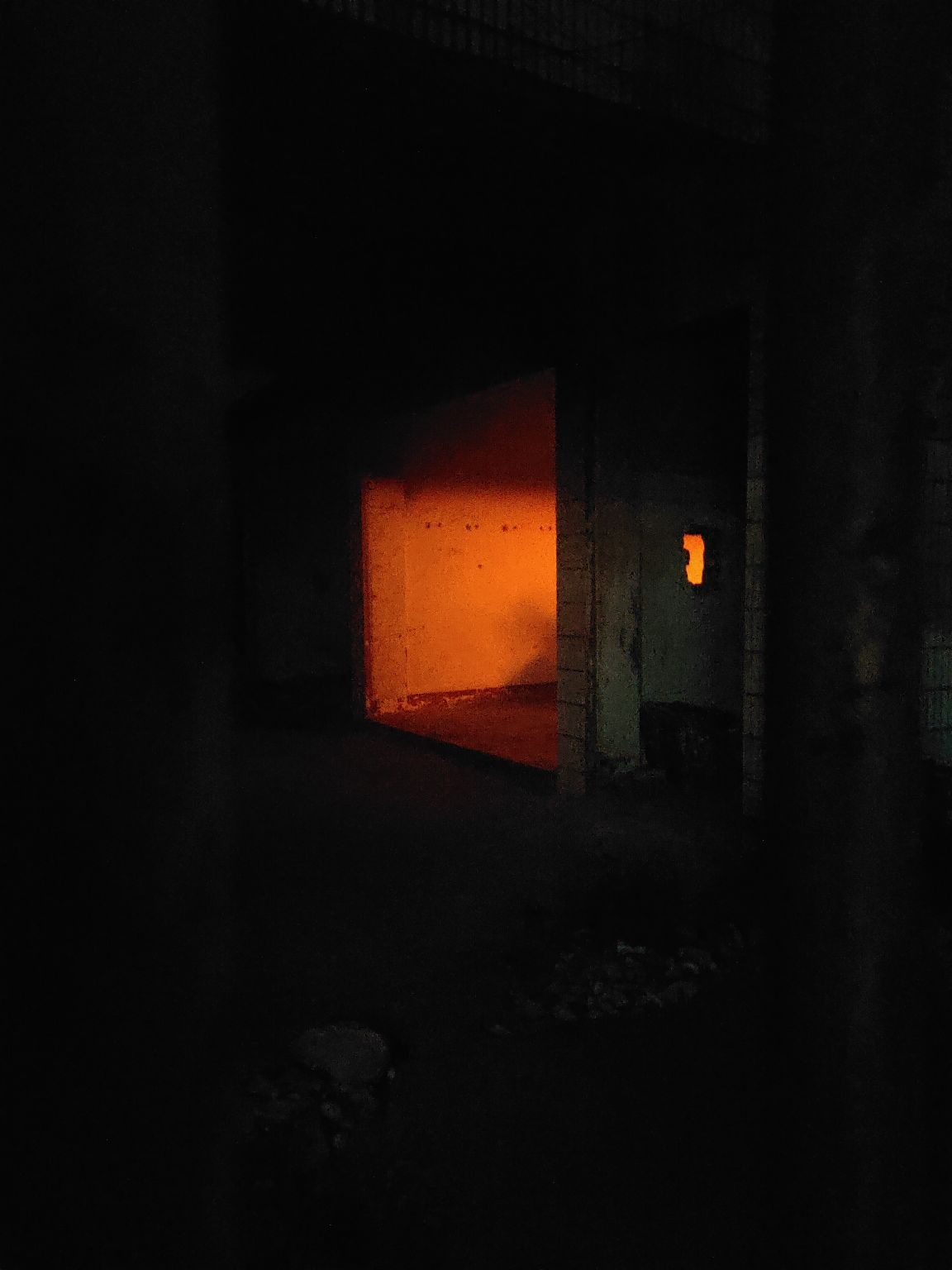 原轻纺城里面有人点火