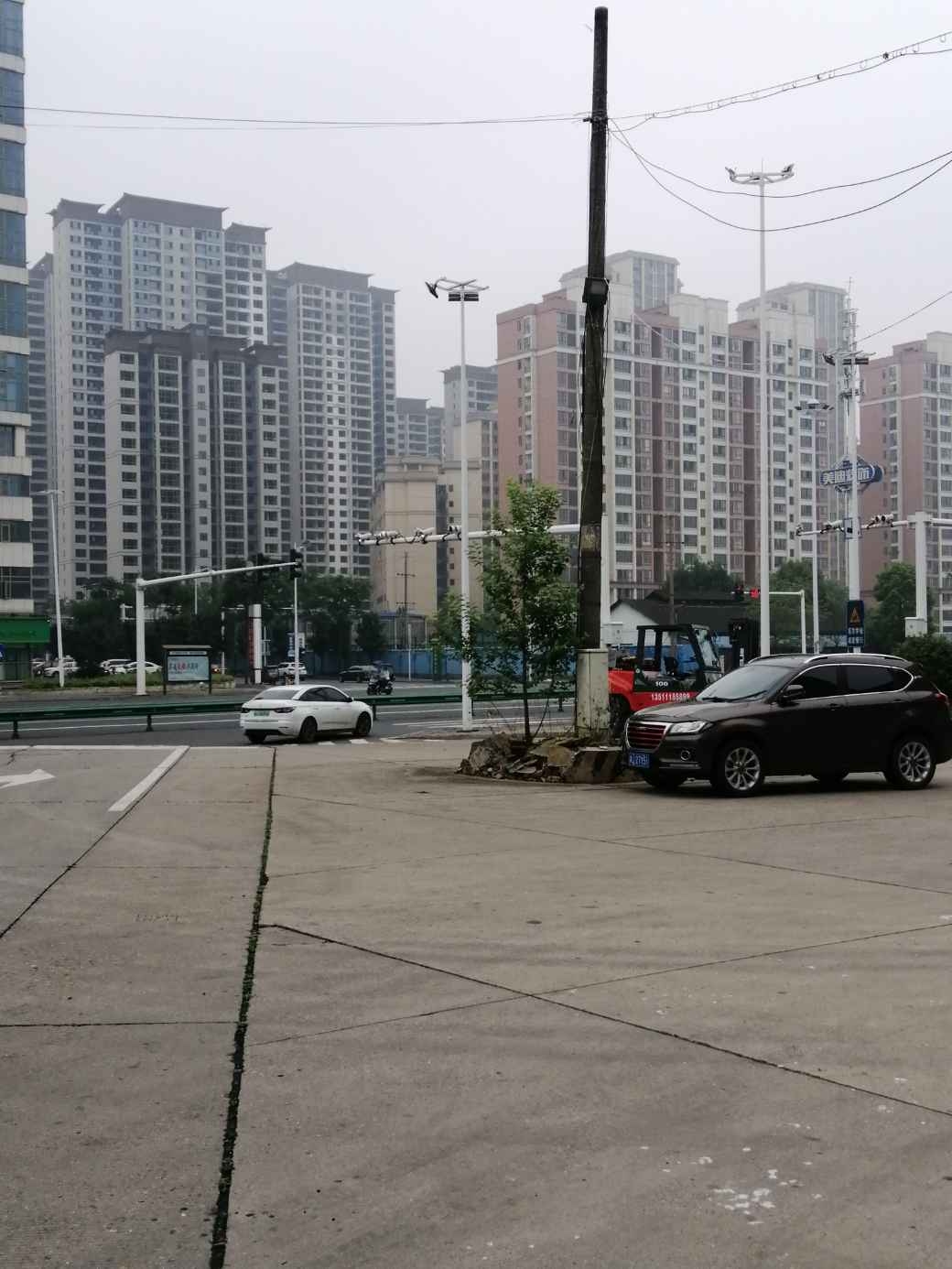 请移走这根“不和谐”的电线杆