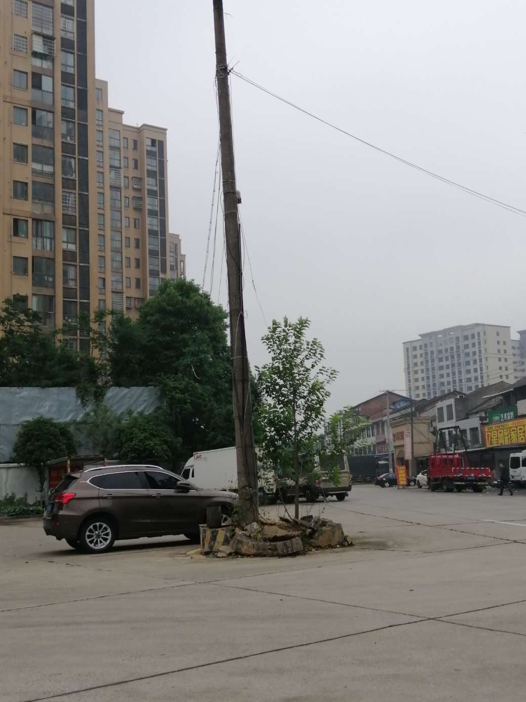 请移走这根“不和谐”的电线杆