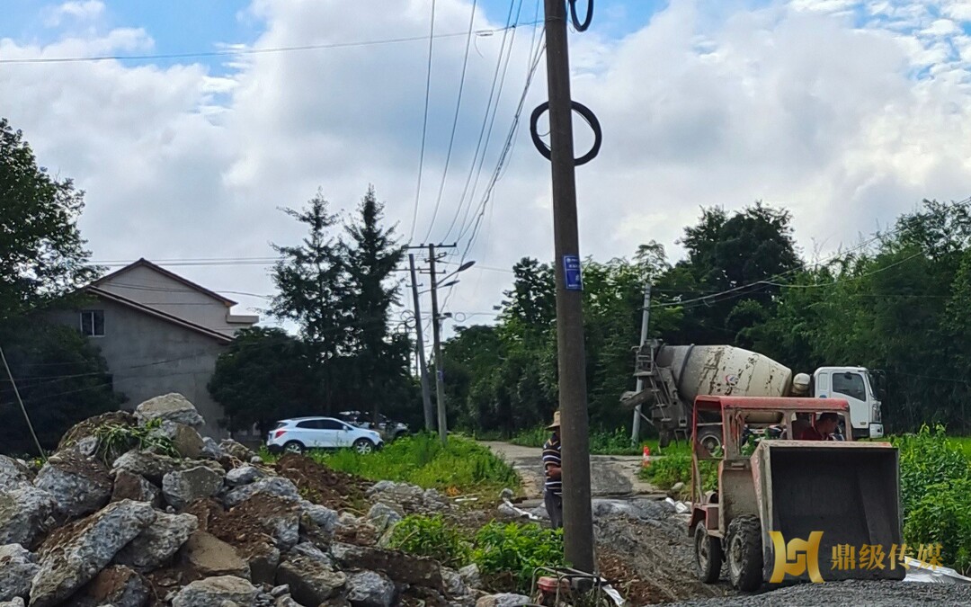 斗姆湖街道：修好幸福路 情暖百姓心