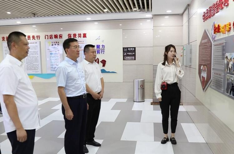 朱金平到金旺地桥南商业街调研指导党建业务融合工作