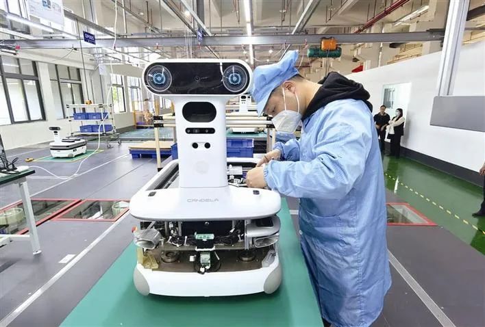 【媒体聚焦】常德日报：常德高新区有家机器人工厂