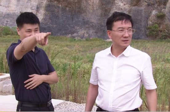 朱金平督导石板滩关闭石煤矿区后期管护工作
