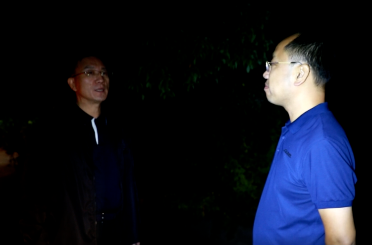 朱金平夜巡秸秆禁烧工作