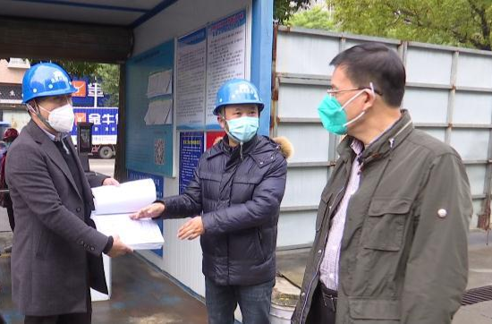 朱金平督导检查建筑工地复工复产和食品安全“两个责任”机制落实情况