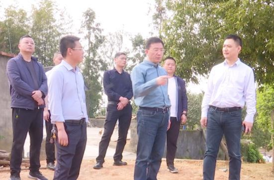 朱金平到草坪镇督导农业生产工作