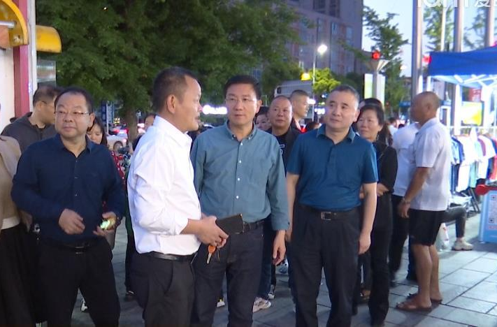 朱金平调研江南城区“五一”夜市经济发展情况