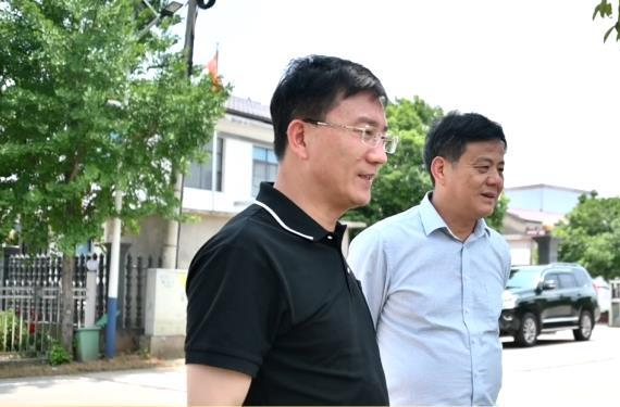 朱金平到谢家铺镇、黄土店镇督导春耕生产和幸福屋场建设