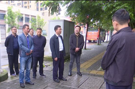 朱金平调研江南城区中小学校学位扩容及校园提质改造工作