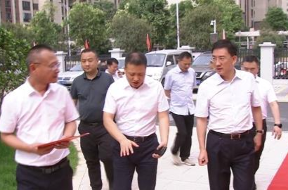 朱金平到江南小学和红云小学开展“六一”国际儿童节走访慰问活动