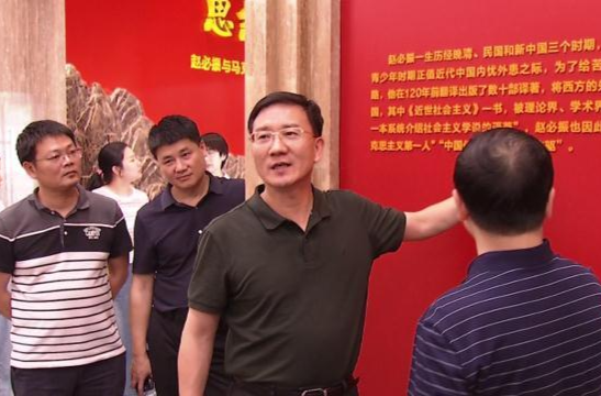 朱金平调研赵必振与马克思主义中国化时代化之路展览布展工作