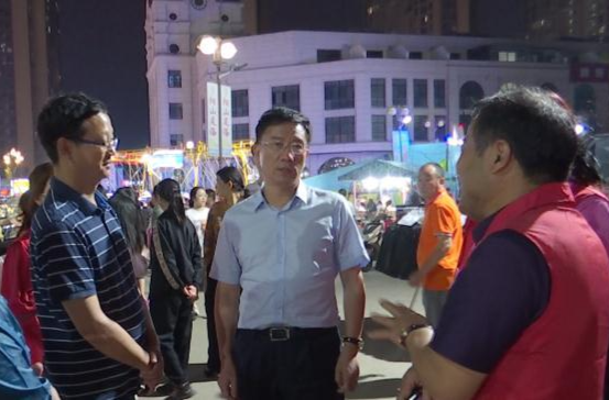 朱金平调研仙女湖步行街星空夜市运营情况