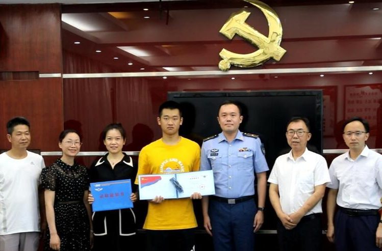 常德市今年首封高考录取通知书送达