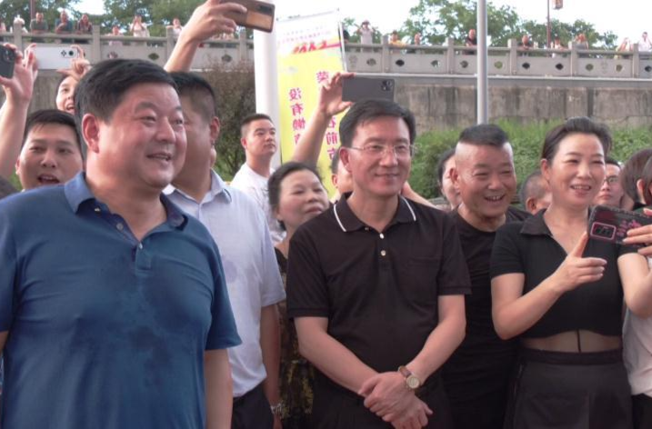 朱金平到江南擂茶文化风情街检查安全生产工作并观摩职工拔河友谊赛