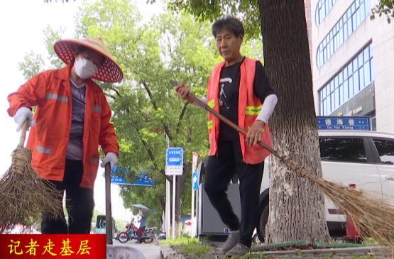 【记者走基层】高温下的坚守· 环卫工人：用汗水守护城市“容颜”