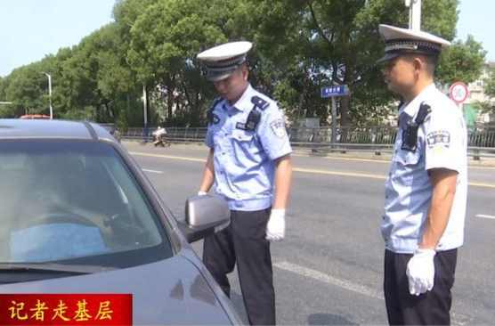 【记者走基层】高温下的坚守·交警：冒酷暑战高温 坚守一线保畅通