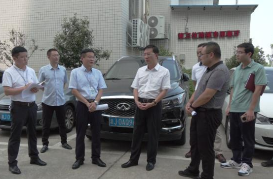 朱金平到市四医院南区和市二中医院调研中医药和综合医改工作
