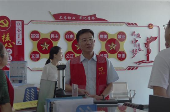 朱金平到红云街道花船社区开展志愿者服务并调研基层党建工作