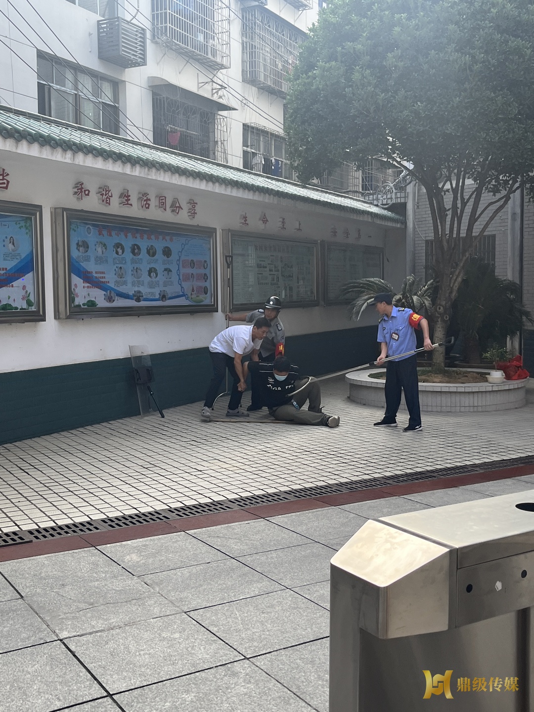 鼎城区武陵小学：反恐防暴演练 护航校园安全