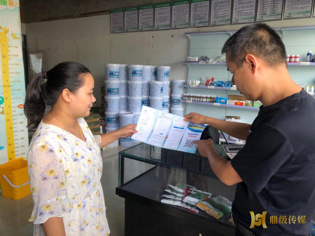 斗姆湖街道：开展一“码”护商推广活动