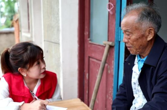 鼎城：“定制”帮代办   医保服务有温度