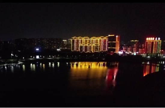 阳明湖公园：华灯美景“点亮”江南夜生活