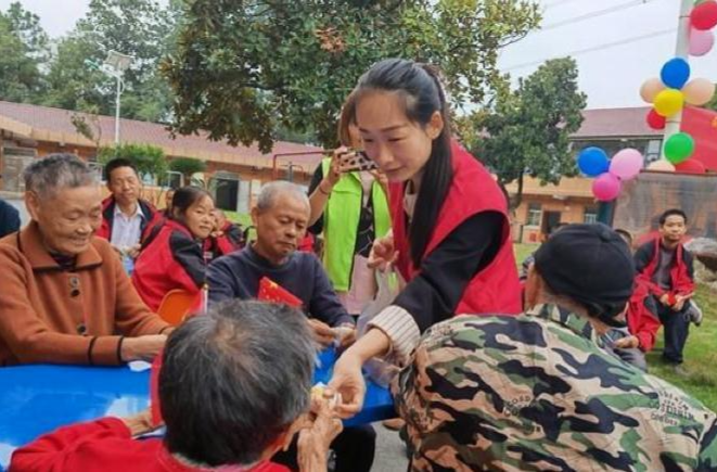 灌溪镇：义诊送健康   中秋话团圆