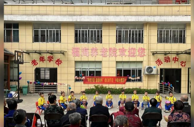 玉霞街道：老幼携手 共庆佳节