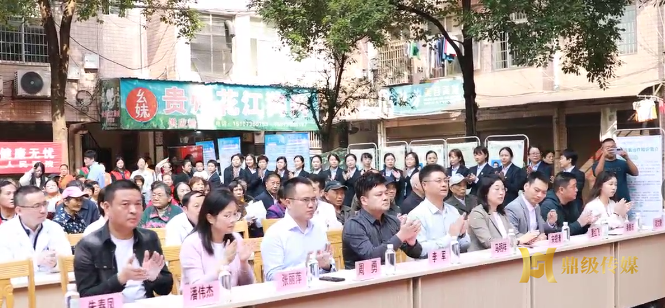 常德市第二人民医院举办“敬老月”活动启动仪式及义诊活动