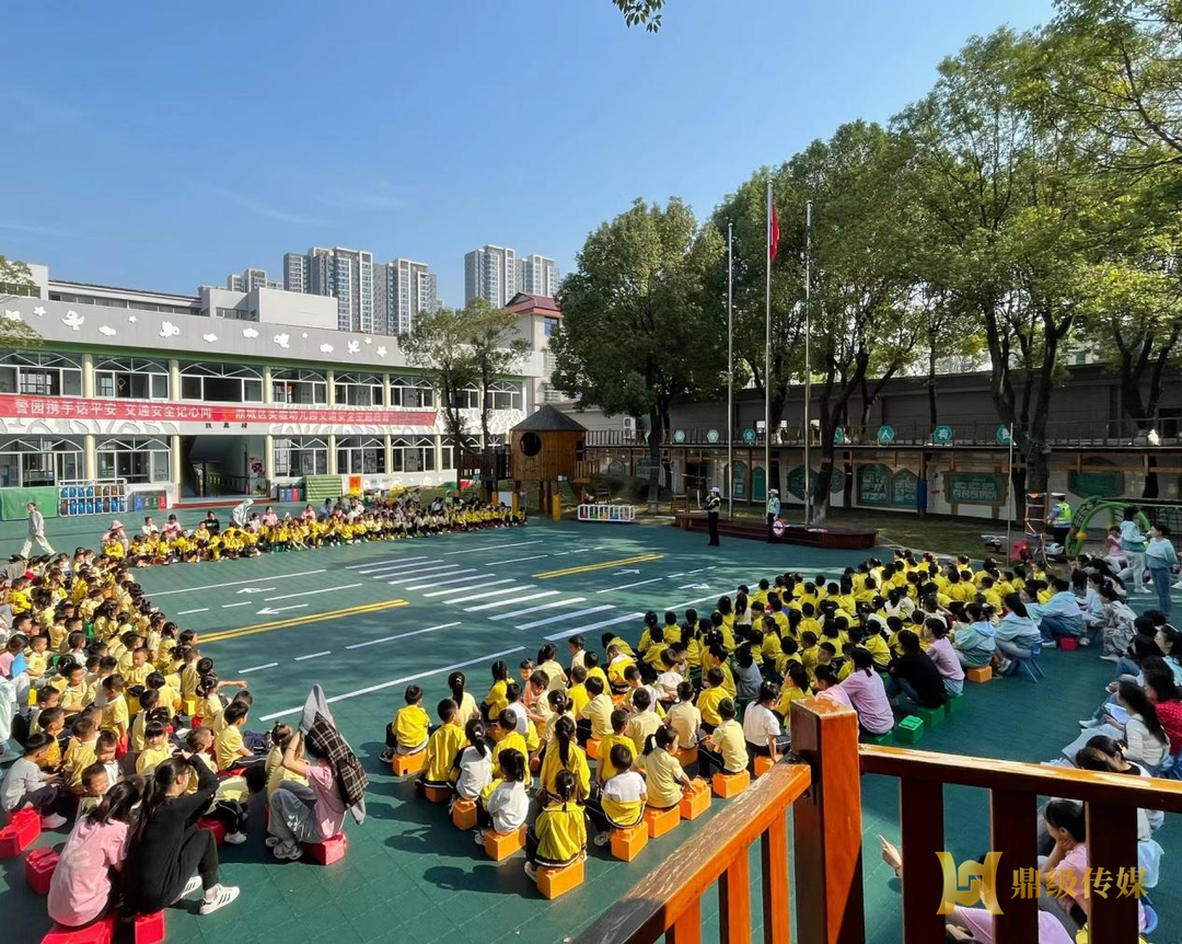 鼎城区实验幼儿园：模拟道路情景体验 实幼娃娃共学交通安全