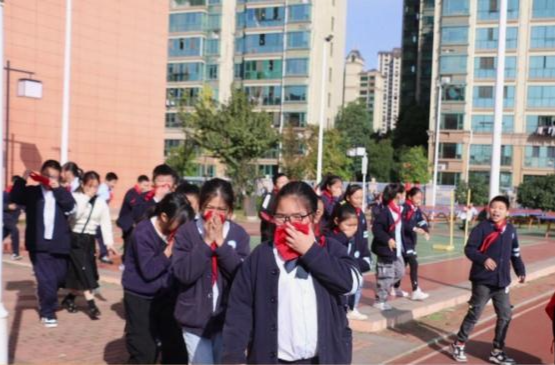 永安小学：开展消防应急疏散演练
