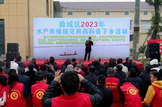 鼎城区畜牧水产事务中心：开展水产养殖规范用药科普下乡活动