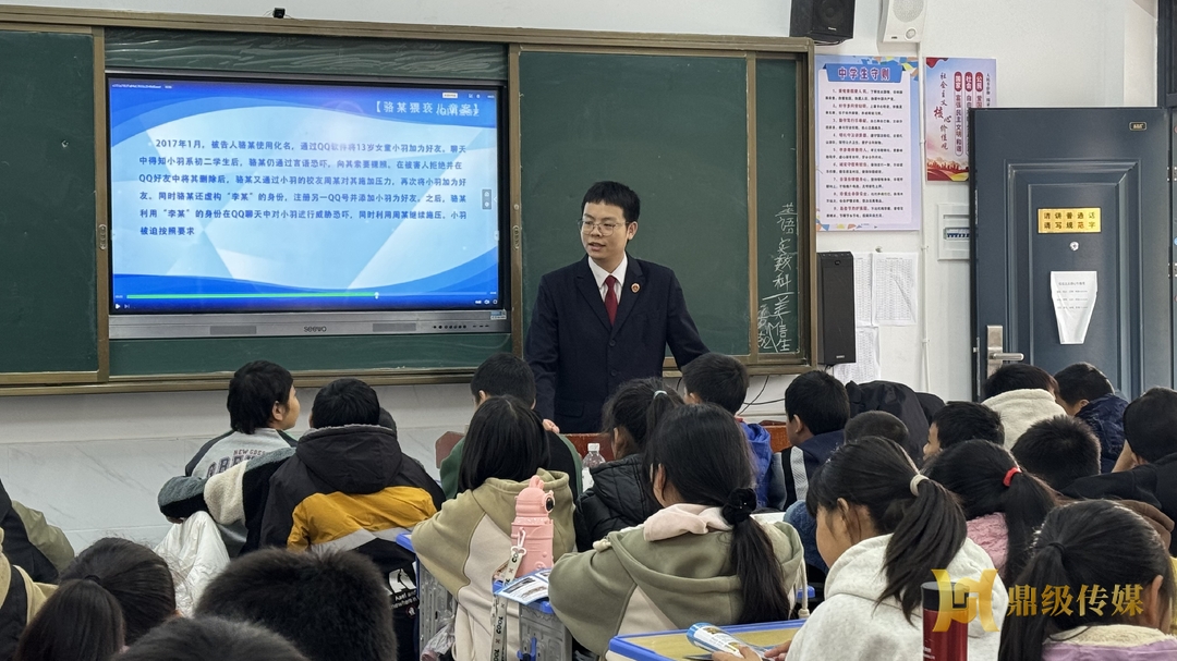 鼎城：开展“彩虹桥法治巡讲”宪法宣传周活动