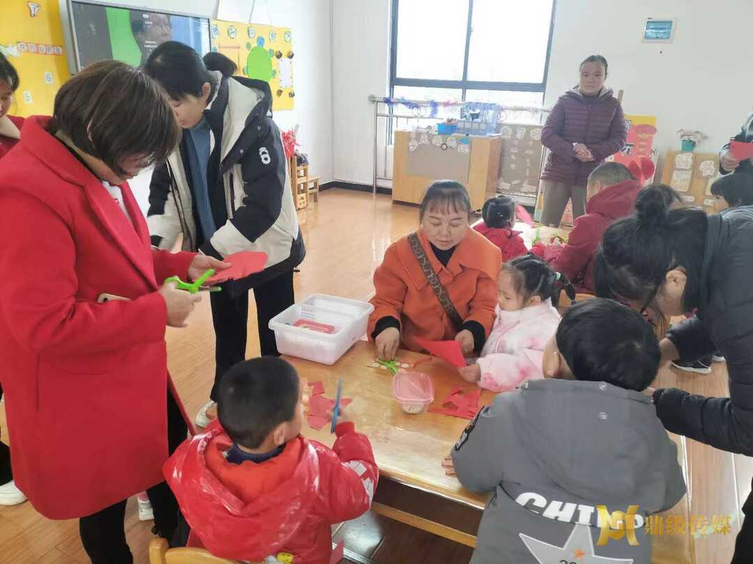 双桥坪镇公立幼儿园：萌娃闹元旦 庙会狂欢嗨翻天