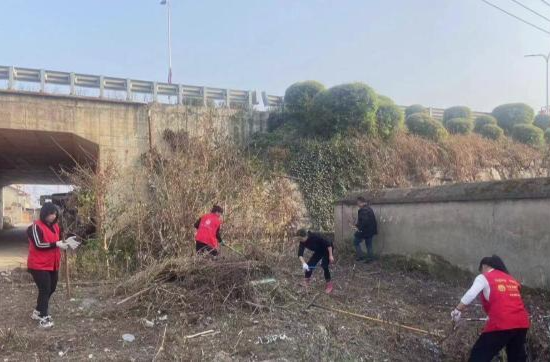 郭家铺街道：开展环境卫生大整治行动