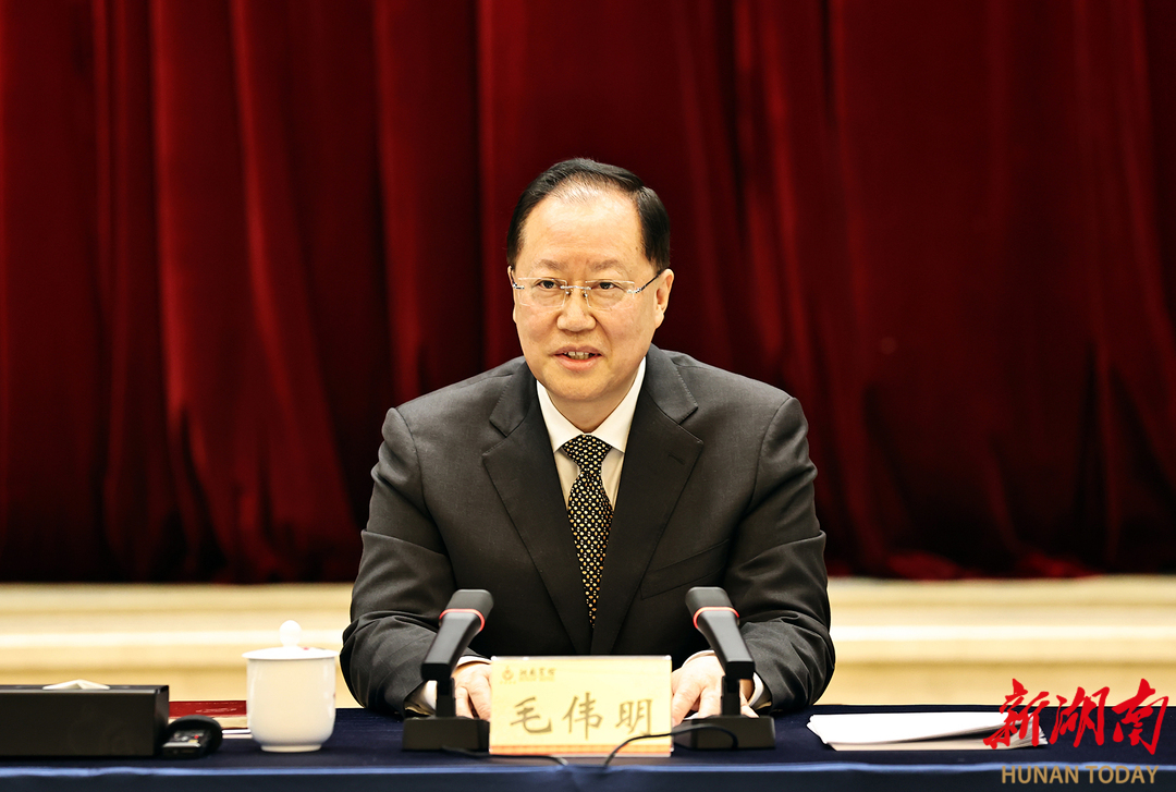 毛伟明参加省政协十三届二次会议第二联组讨论