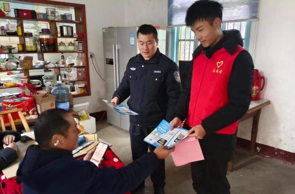 黄土店镇：开展大学生志愿者“送法下乡”普法宣传活动