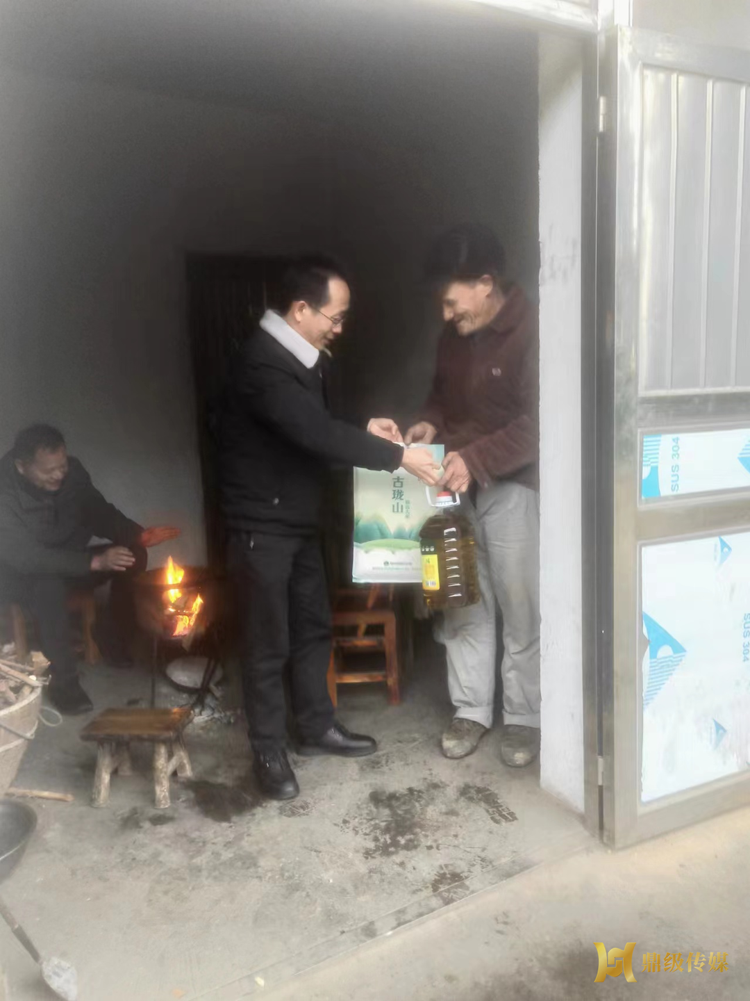 鼎城区政府办组织开展困难群众走访慰问活动