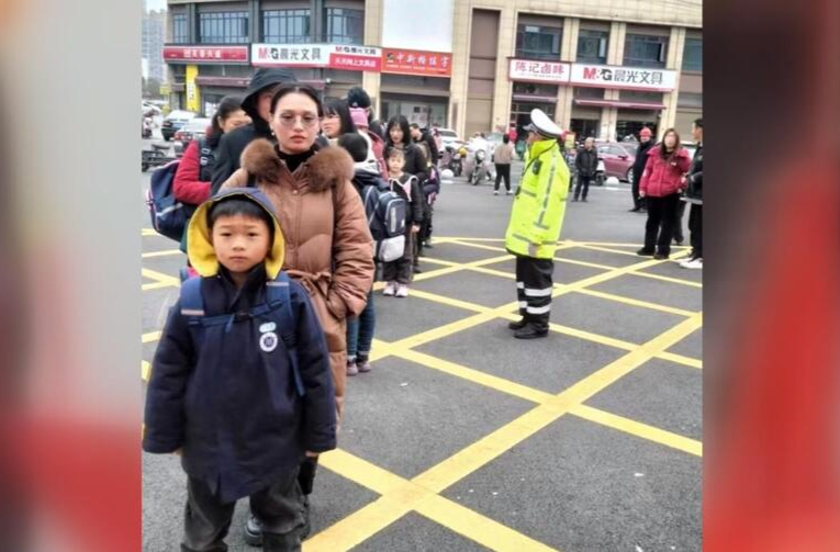 鼎城区交警大队：站好平安“护学岗”
