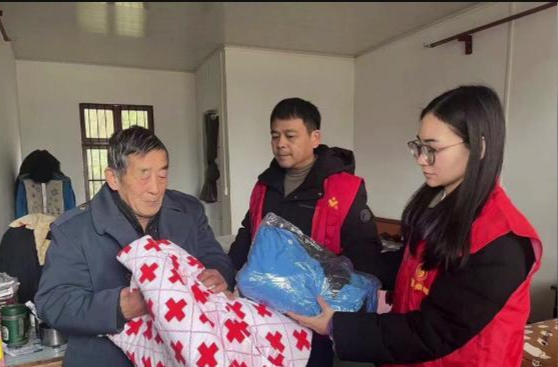 草坪镇：开展学雷锋志愿服务活动