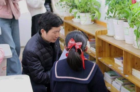 江南小学:开展班级“最美图书角”评比活动