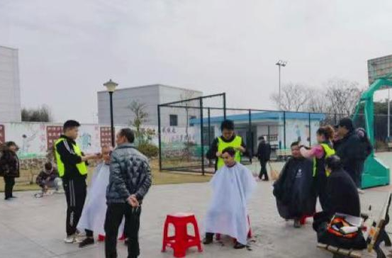郭家铺街道三滴水社区：开展学雷锋志愿服务活动