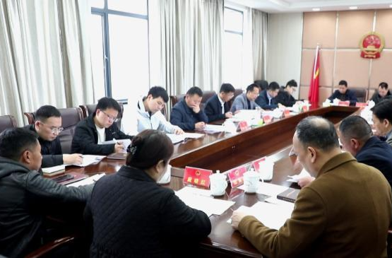 何朝辉前往区人大、区政协就《政府工作报告（征求意见稿）》征求意见建议