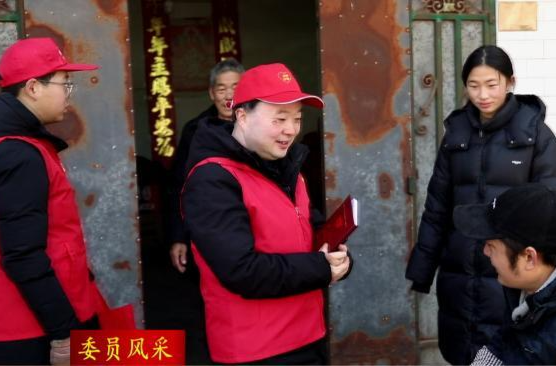 【委员风采】童建军：用爱做公益 用心做委员