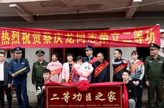 鼎城：为现役立功军人送喜报
