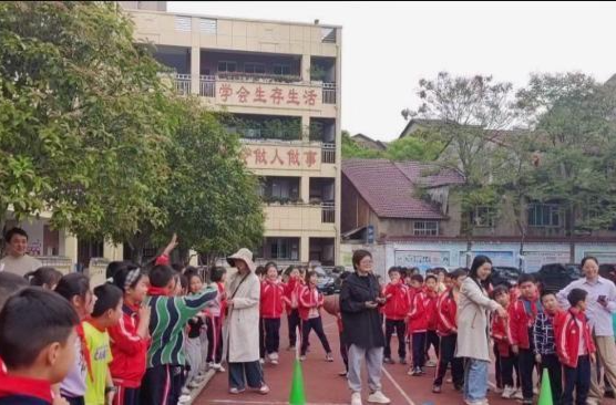 常沅小学举行趣味运球接力赛