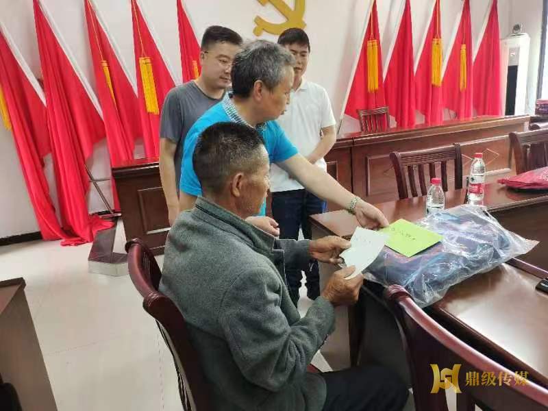 鼎城区委组织部开展留守儿童结对关爱活动